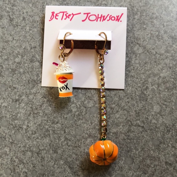 Betsey Johnson Pumpkin Spice Coffee & Pumpkin Mismatch Drop Earrings NWT - Picture 3 of 13